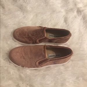 Steve Madden slip ons