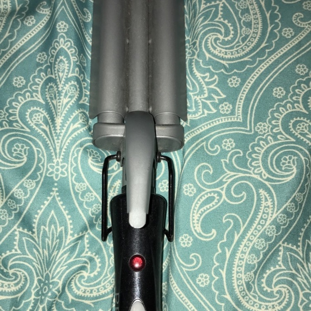 Revlon crimper