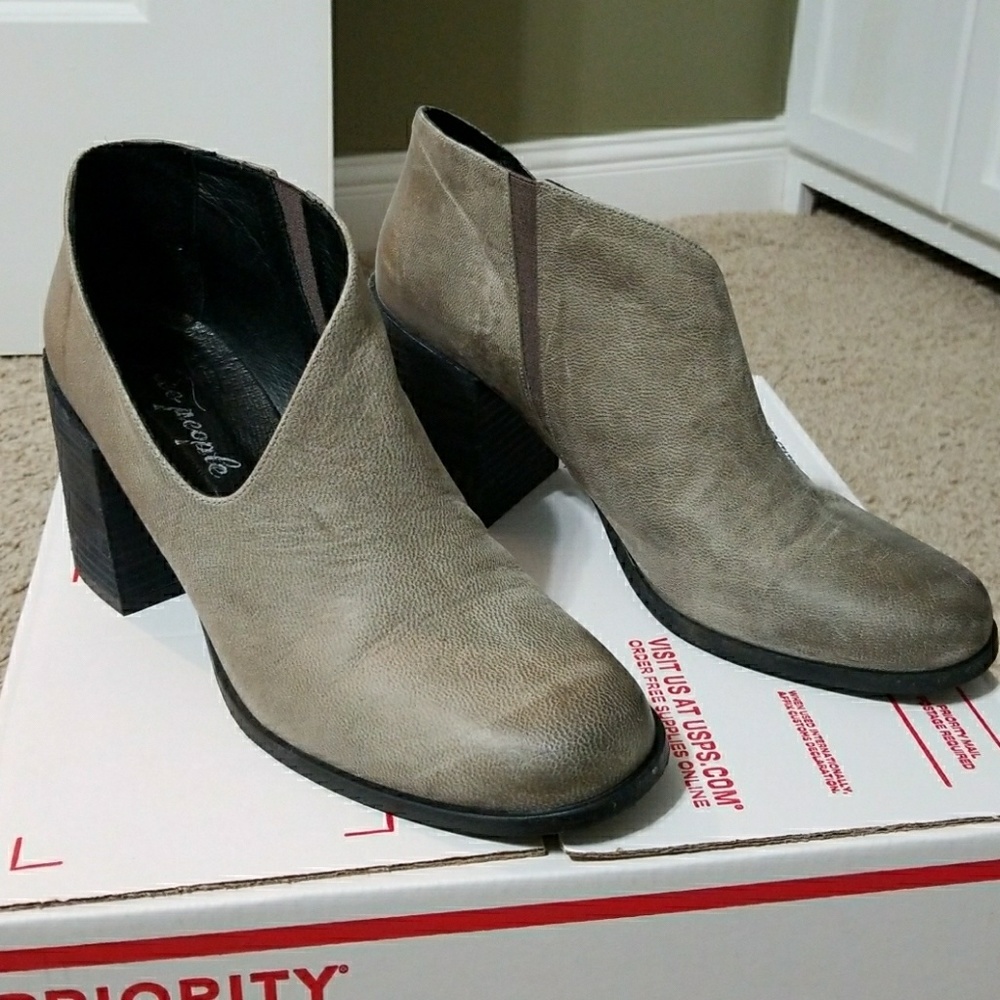 Free People Terrah grey boots booties 9 womens