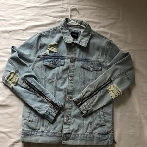 [Forever 21] Men’s distressed denim jacket