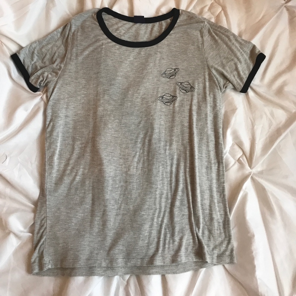 Grey t-shirt with planet design