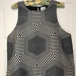 HD IN PARIS BLACK AND WHITE PATTERN SLEEVELESS TOP