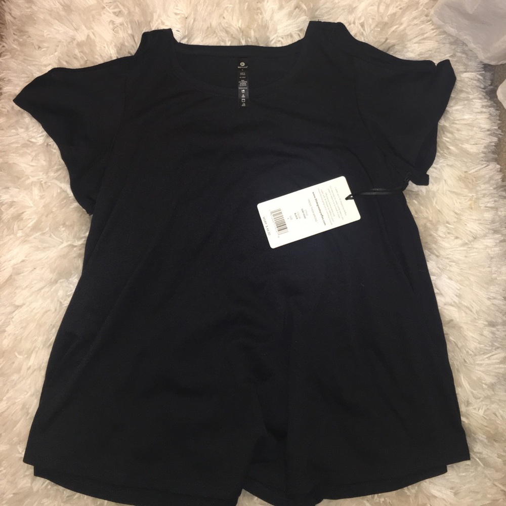 Open Shoulder black athleisure shirt