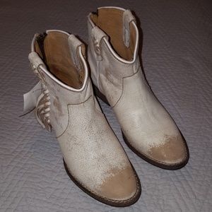 Very Volatile Los Angeles booties sz 6.5