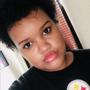 Meet your Posher, Maxine