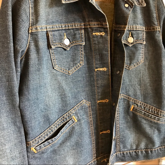 LEVI STRAUSS Classic Denim Jacket - Picture 2 of 8