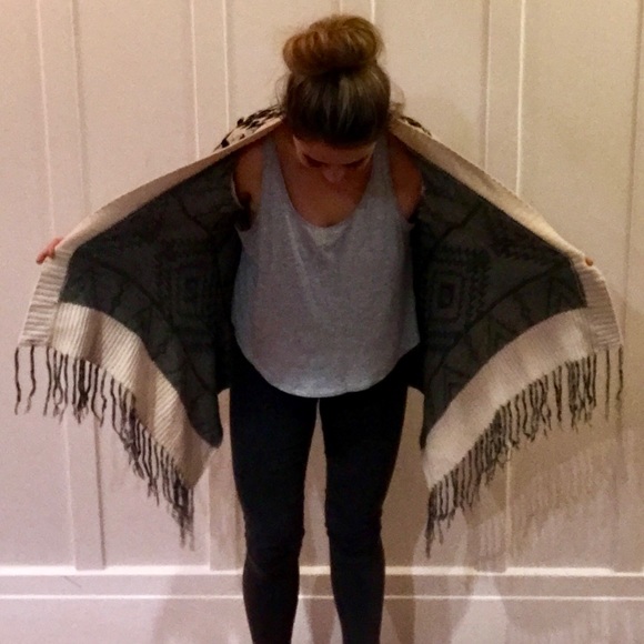 Fun sweater - Picture 4 of 4