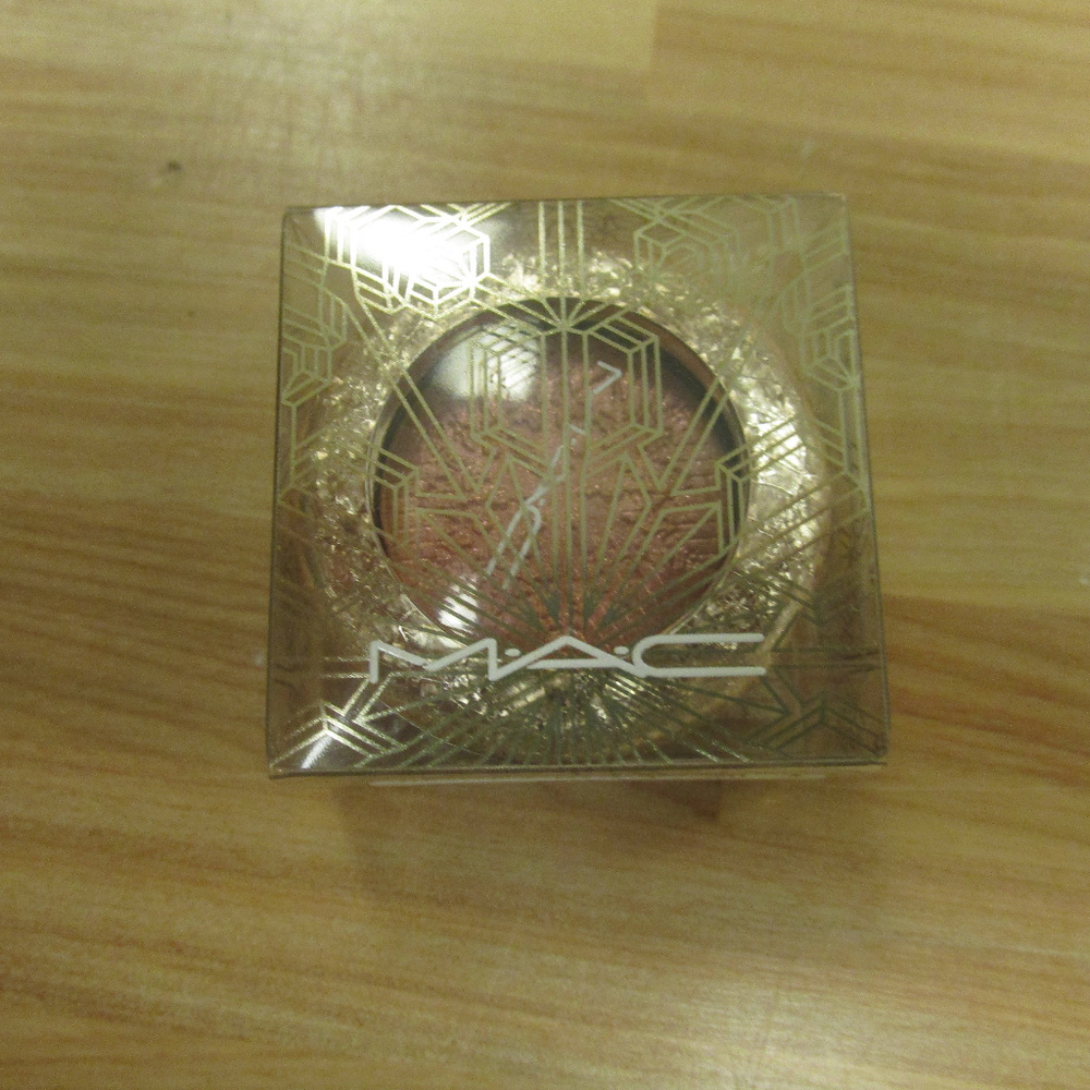 Mac cosmetics Snow Ball Extra Dimension Eyeshadow