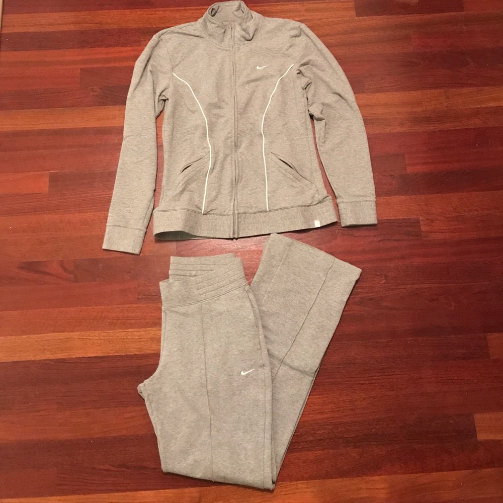 NIKE • sweatpants & sweatshirt set