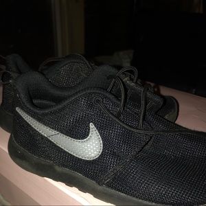 Nike Roshe One (Kids Size 13)
