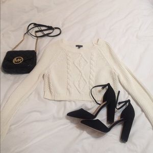 White crop top sweater