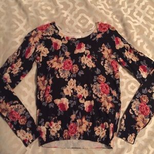 ✨Beautiful floral sweater!
