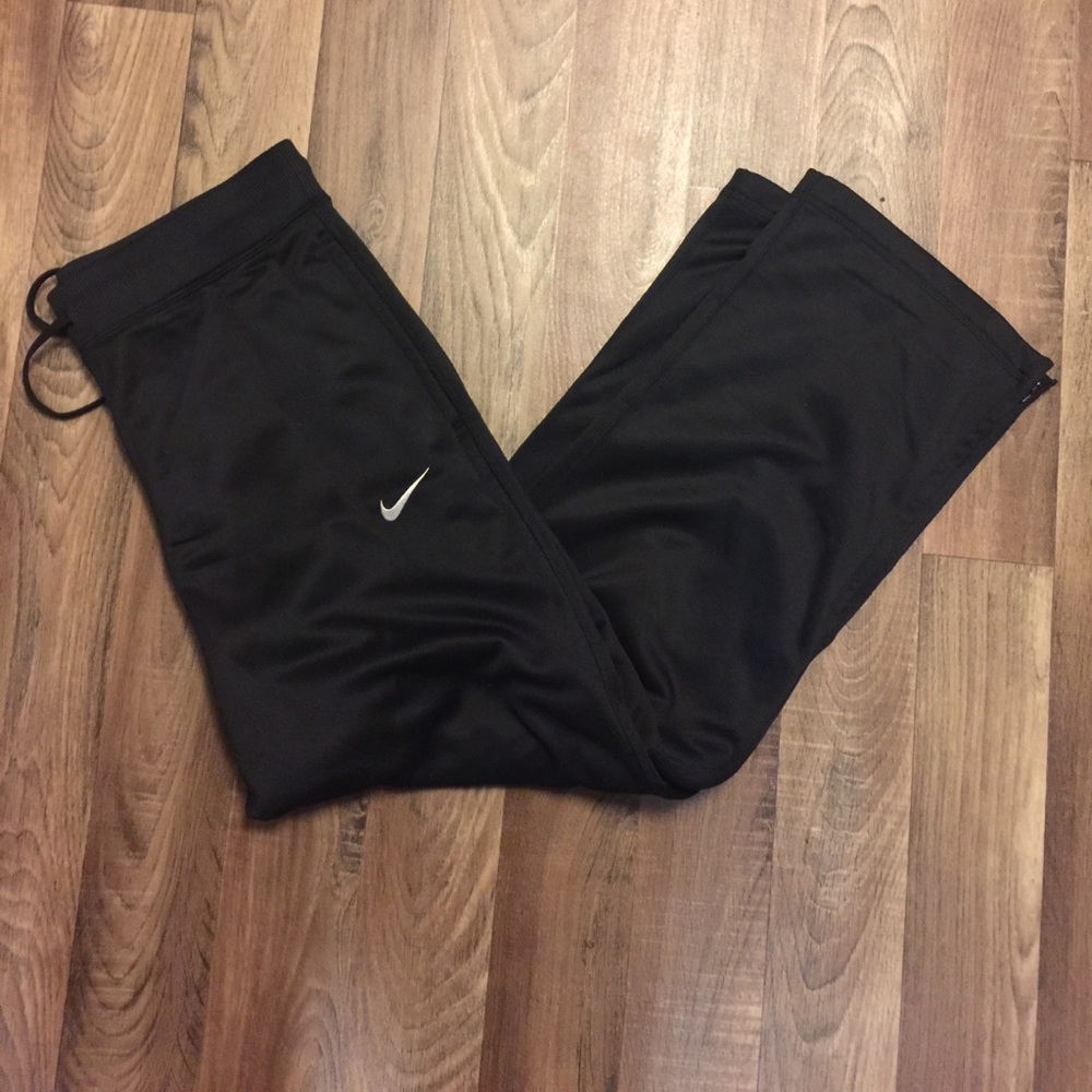 nike therma-fit sweatpants size medium