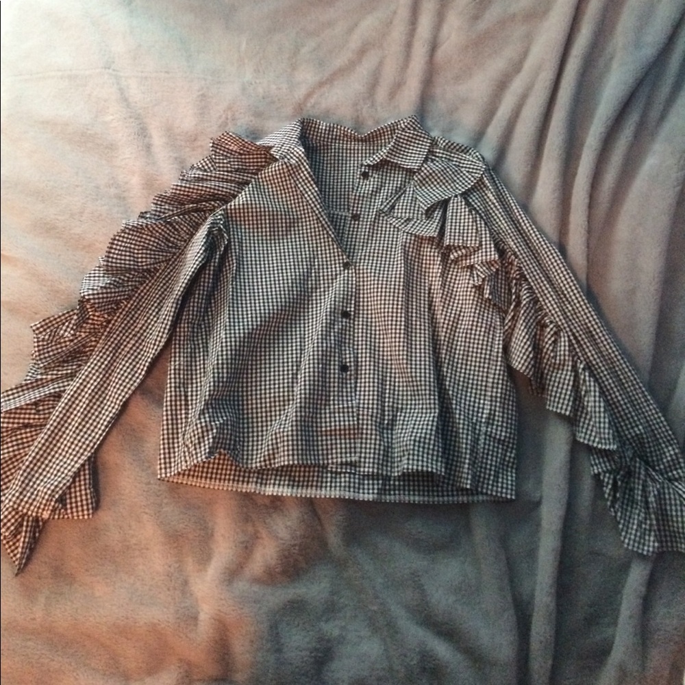 Button up with ruffles