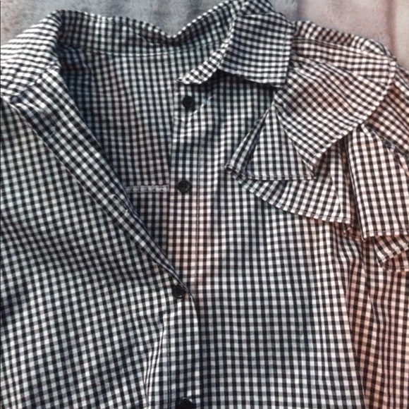 Button up with ruffles - Picture 2 of 2