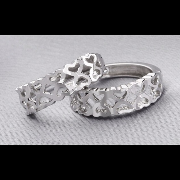 🎄 Sterling Silver Hoop Earrings - Picture 2 of 4