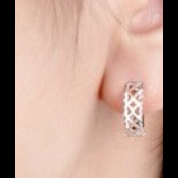 🎄 Sterling Silver Hoop Earrings - Picture 3 of 4