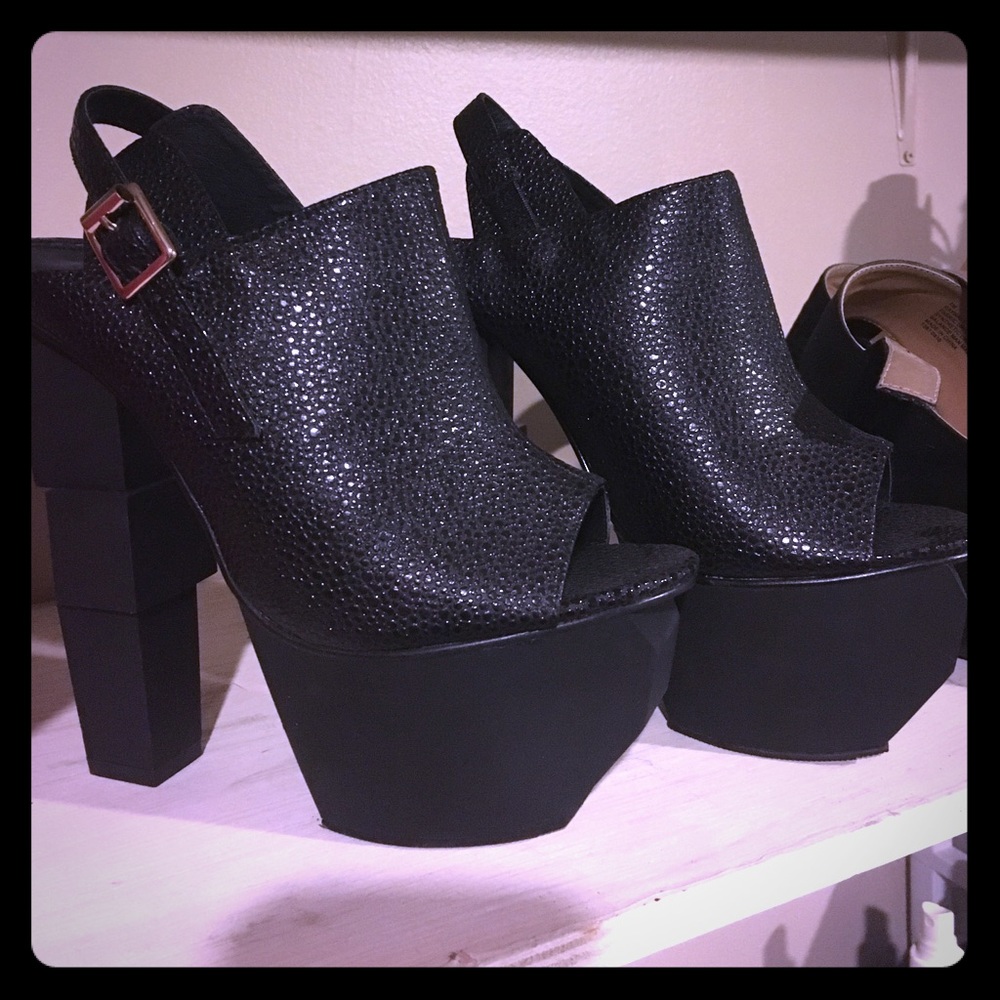 Cabo black heels