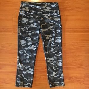Fabletics Camo Capri