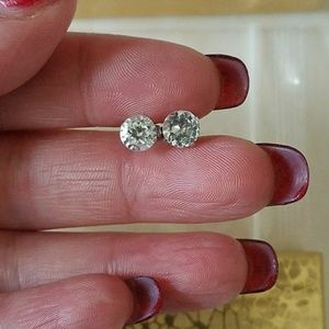Solitaire 2 ct White Topaz earrings 10k white g