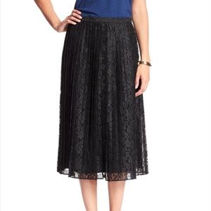 🛑SOLD🛑Banana Republic Black Lace Pleated Skirt