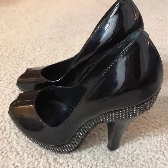 Authentic Burberry Stiletto Pumps - Picture 2 of 6