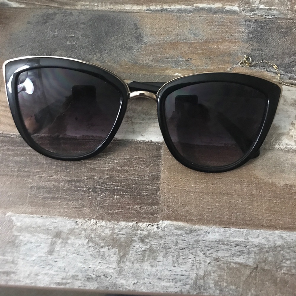 Cat eye sunglasses!