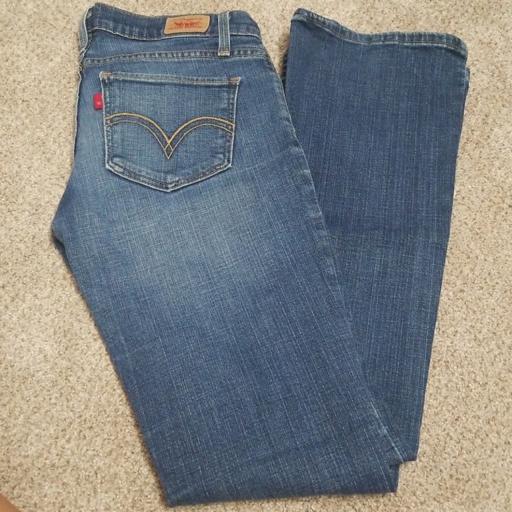 Levis 524 bootcut jeans