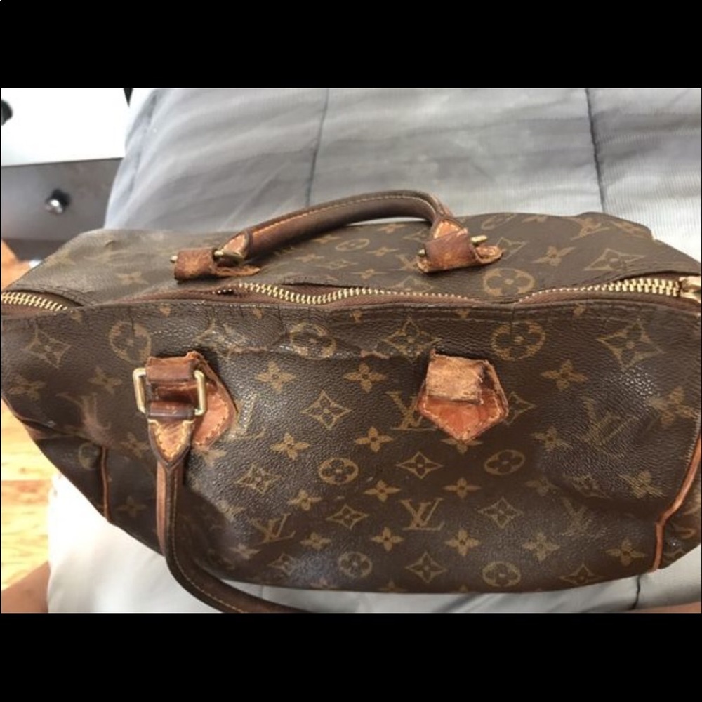 Louie Vuitton speedy bag $300