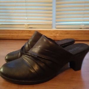 Judith brand brown scrunch front clogs size 7 1/2