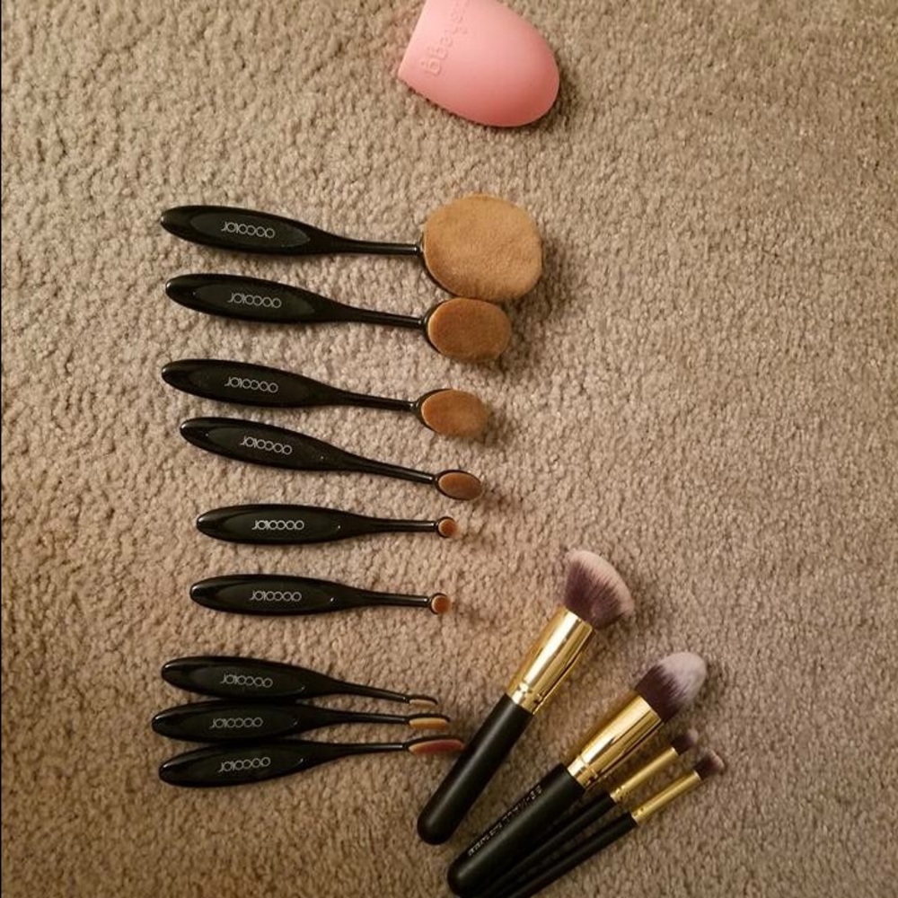 Makeup brushes