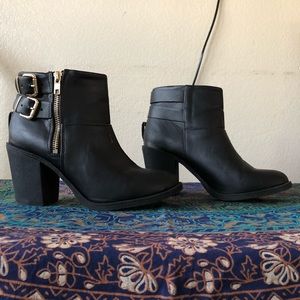 H&M Divided Ankle High Buckled Boots