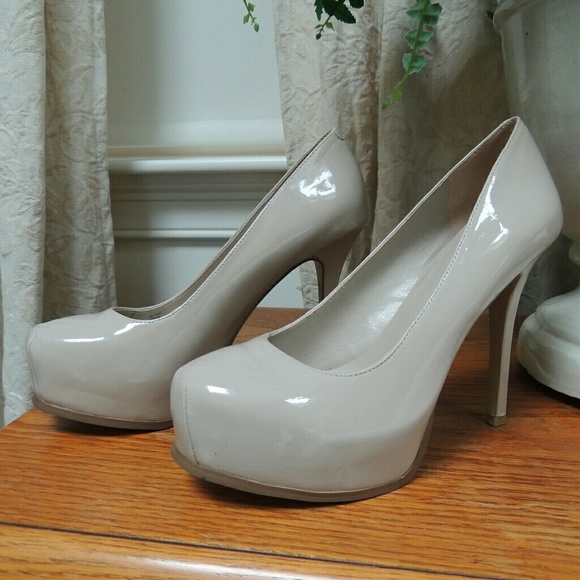 Cream patent high heel Platform NWOT - Picture 2 of 7