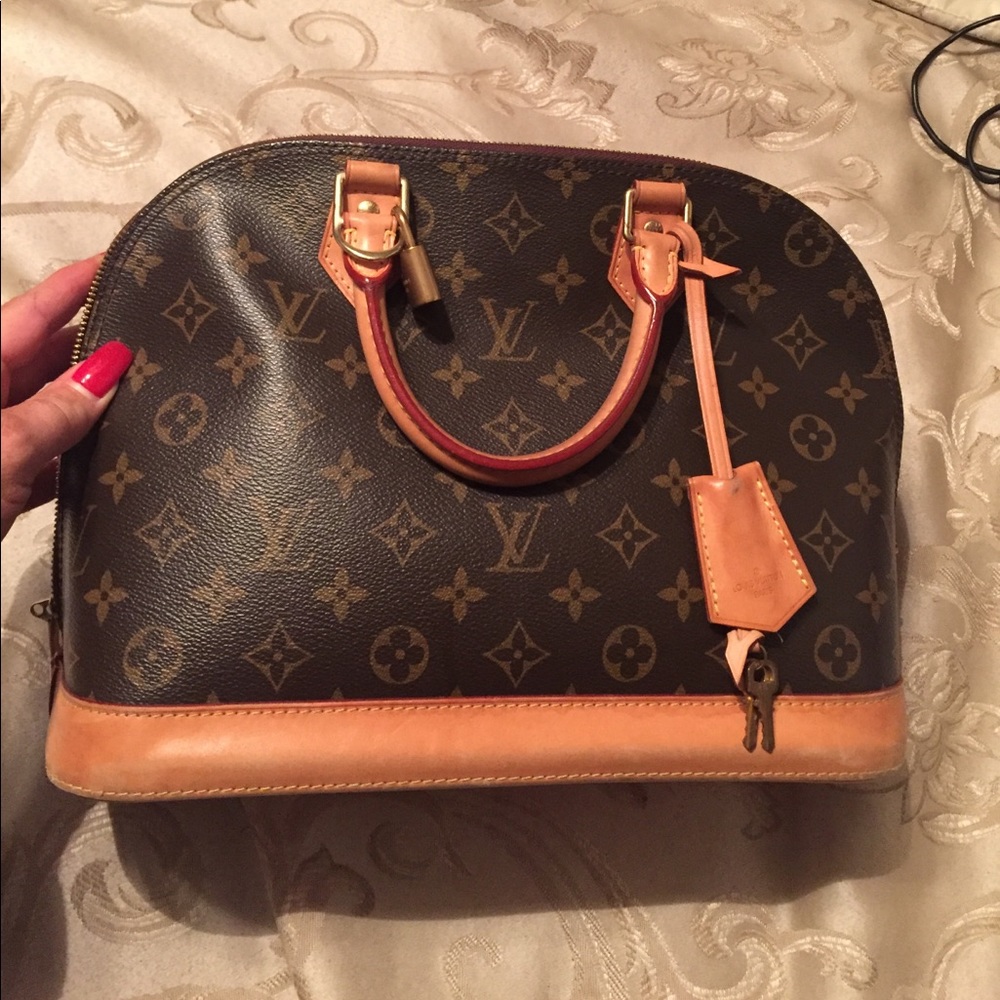 AUTHENTIC Louis Vuitton Alma MM
