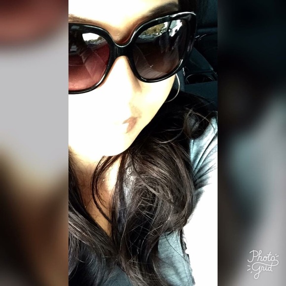 Meet your Posher, Rowena - Picture 1 of 1