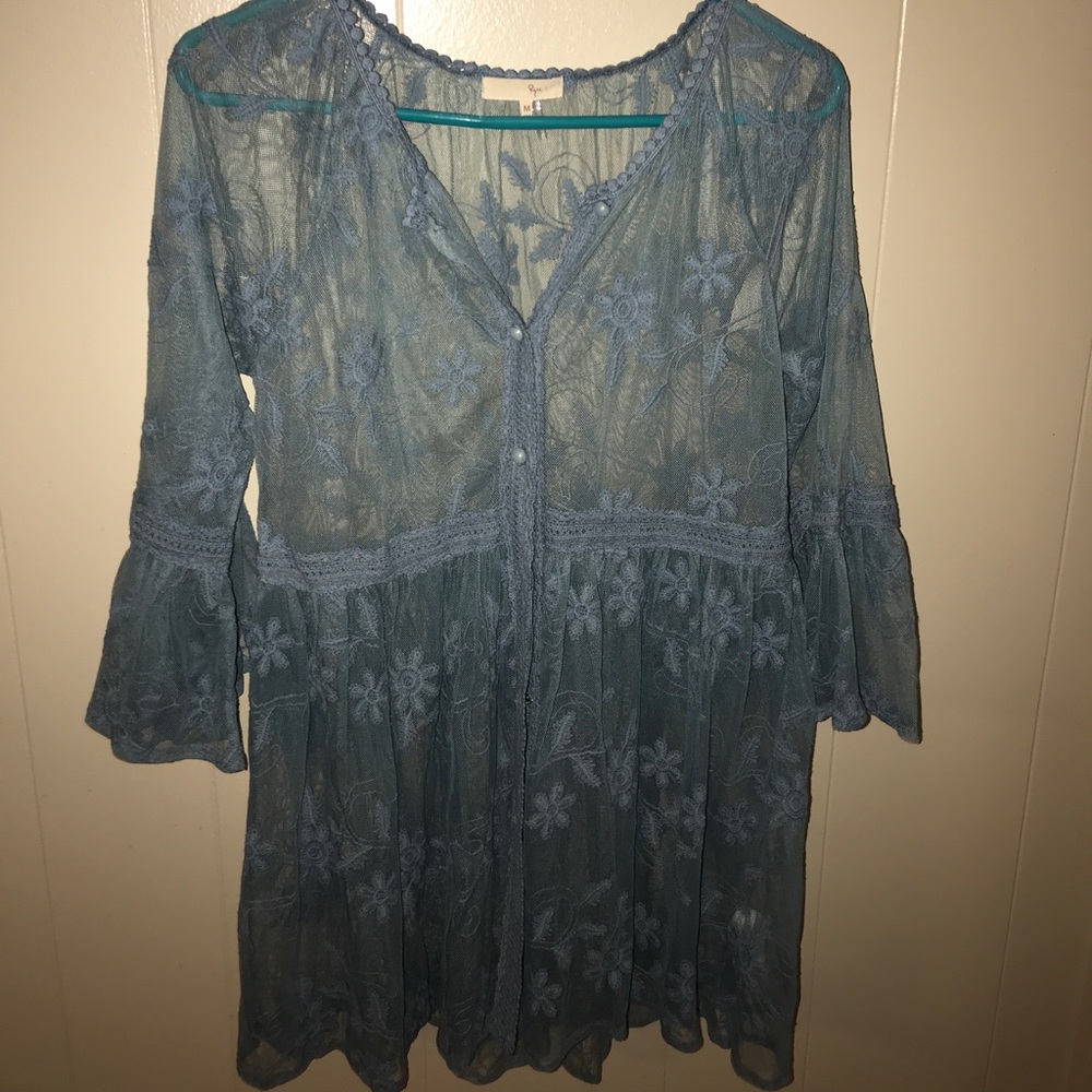 Ryu Sheer Lace Tunic. Blue Gray Sz M bell sleeves