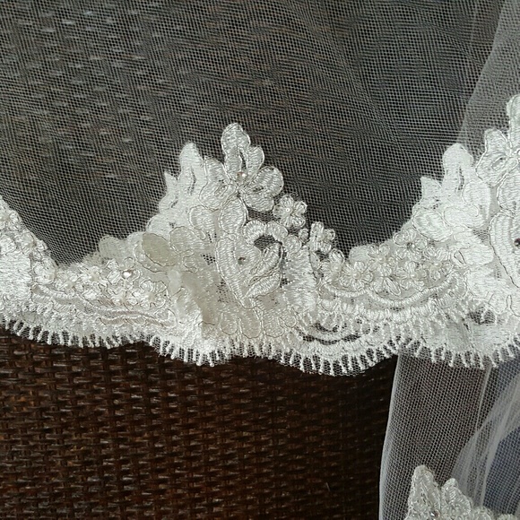 Ivory Mantilla Veil main image 4