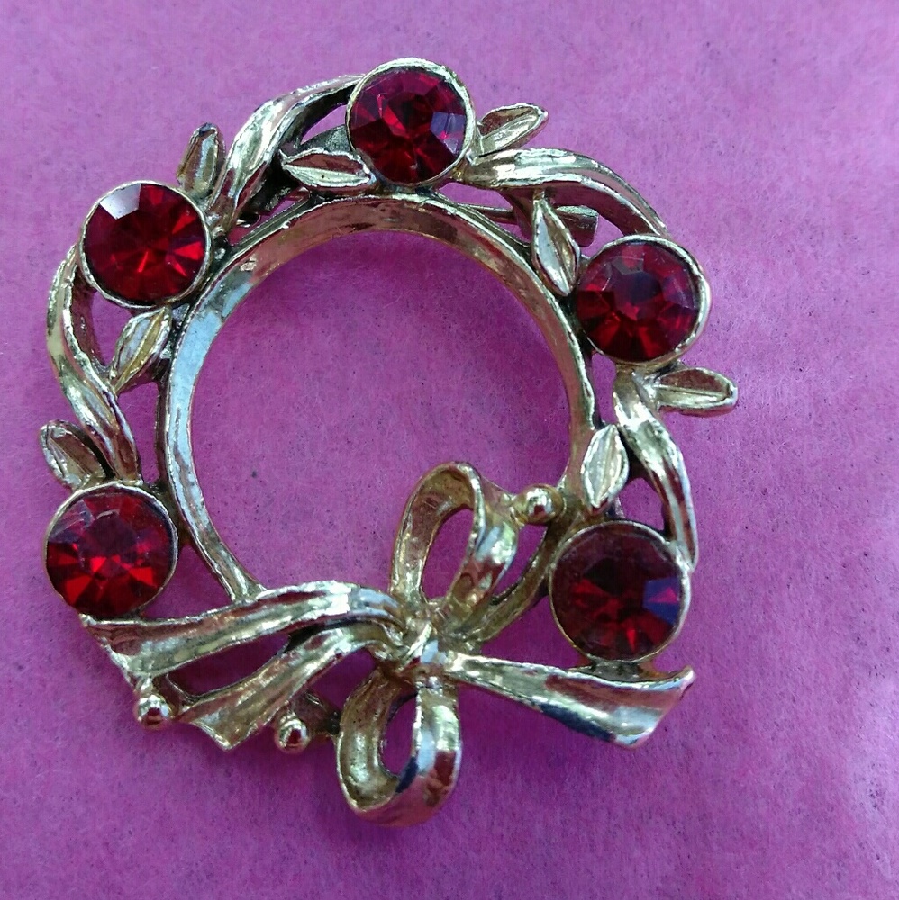 Christmas Wreath Red Ruby Brooche Pendant
