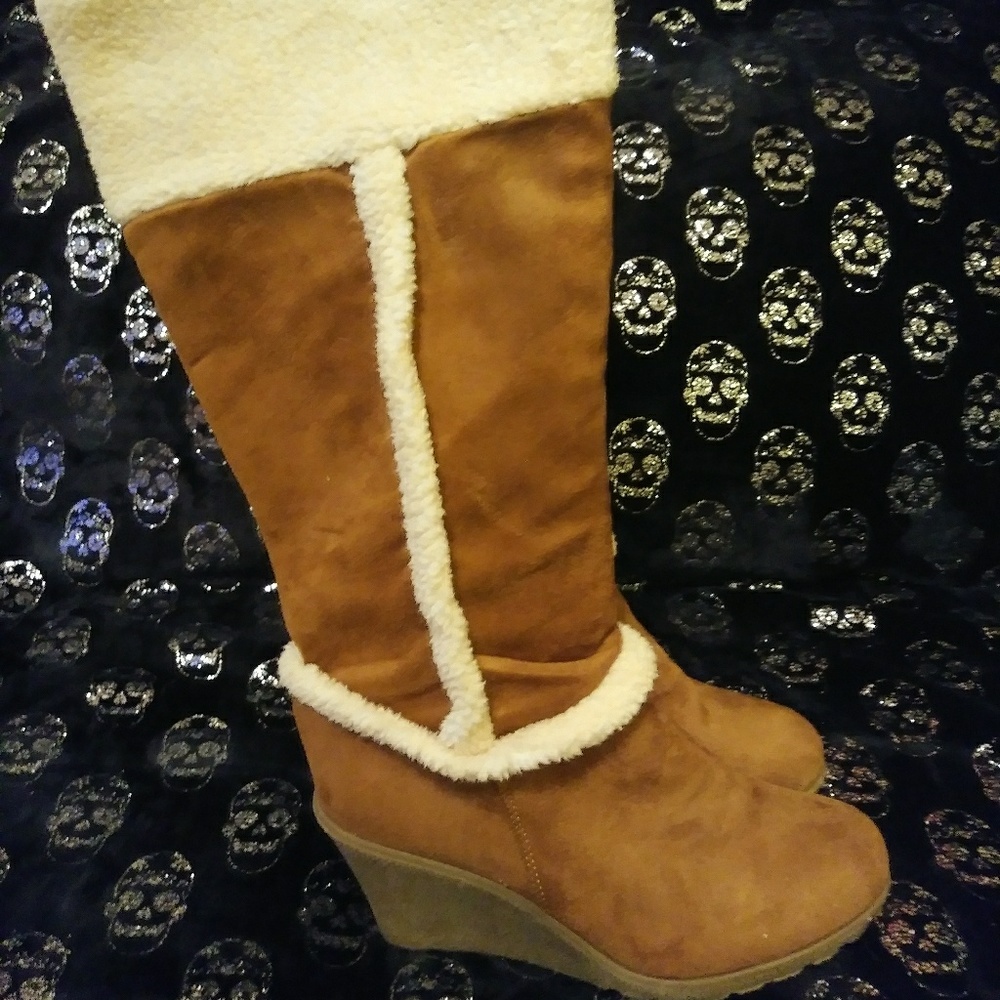 🌟SOLD🌟Brown Wedge Boots w/Fur