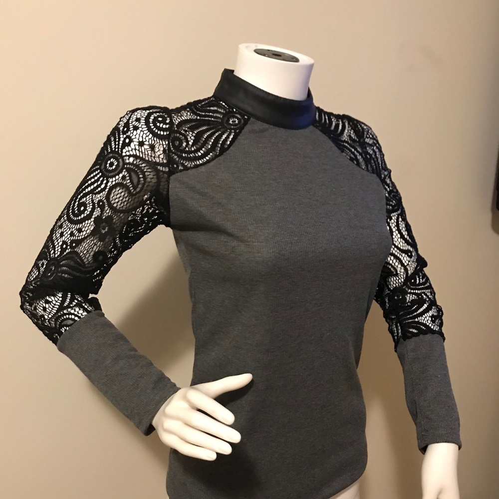 Black lace sleeve sweater - Picture 2 of 3