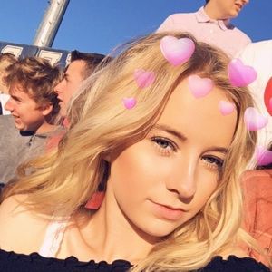 Meet your Posher, Emily