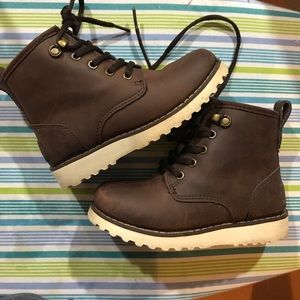 Boys boots