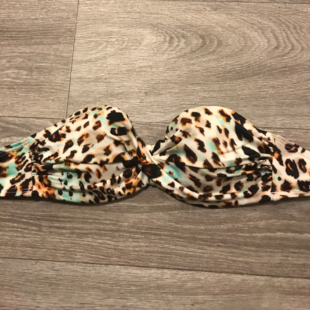 Victoria’s Secret underwire bathing suit top