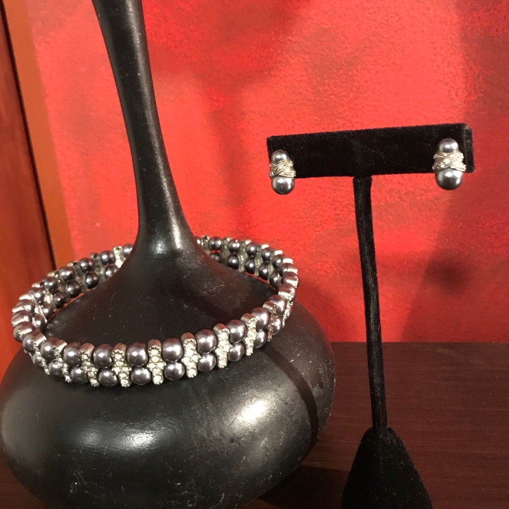 Stretching any size  choker with matching earrings
