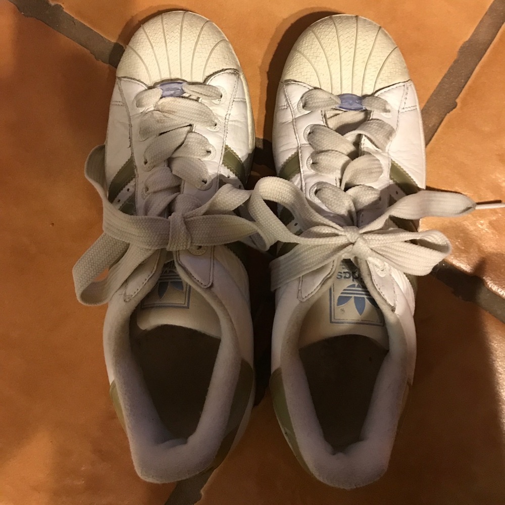 Women’s Adidas Tennis Shoes Size 9