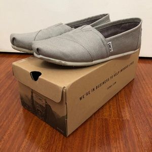 Toms Grey