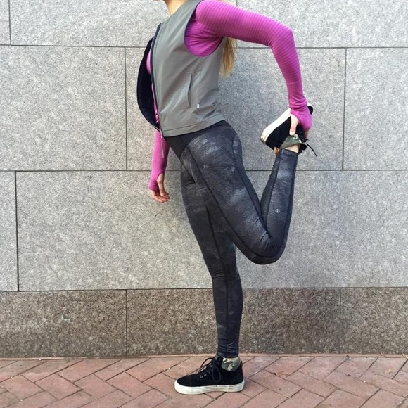 LULULEMON Snakeskin Sequins Speed Tights SOLD OUT - Picture 1 of 8