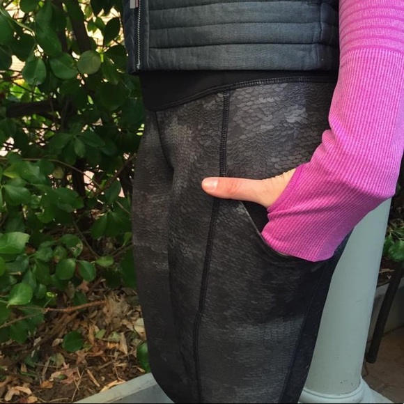 LULULEMON Snakeskin Sequins Speed Tights SOLD OUT - Picture 2 of 8
