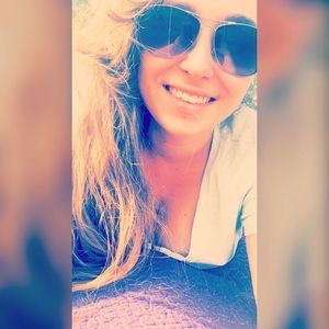 Meet your Posher, Claire