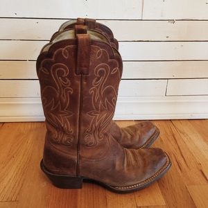 Women’s Ariat cowboy boots 7.5B